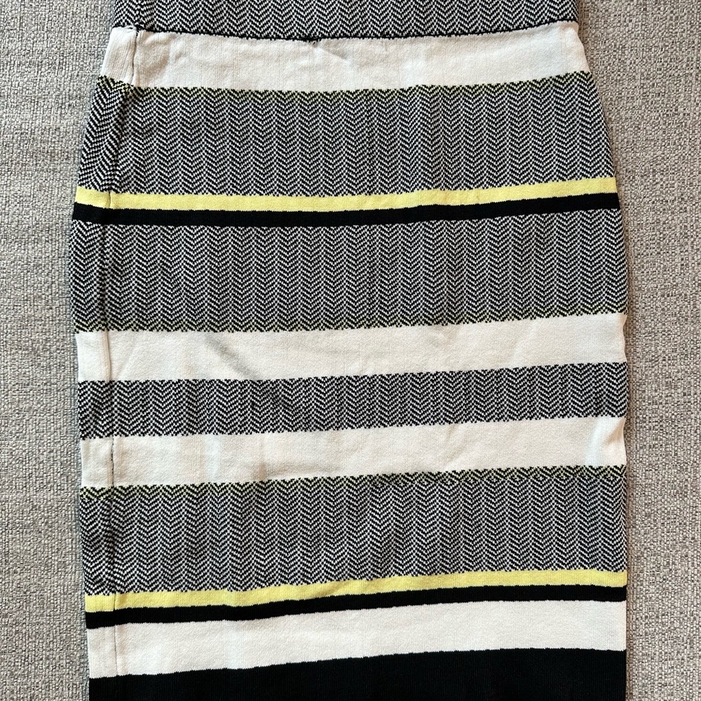 AKIRA Black and Yellow Striped Pencil Skirt